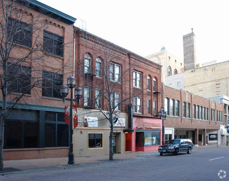 More Photos Of 323 W 1st St, Duluth Storefront Retail Residential For Lease