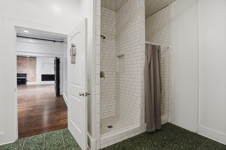 More Photos Of 122 E Randolph Ave, Enid Storefront Retail Residential For Sale