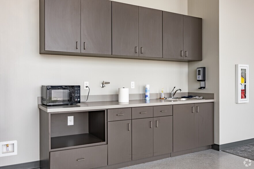 More Photos Of 545 Lake Careco Rd, Austell Distribution For Lease