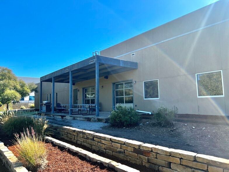 More Photos Of 3129 Bass Pro Dr, Grapevine Office For Sale