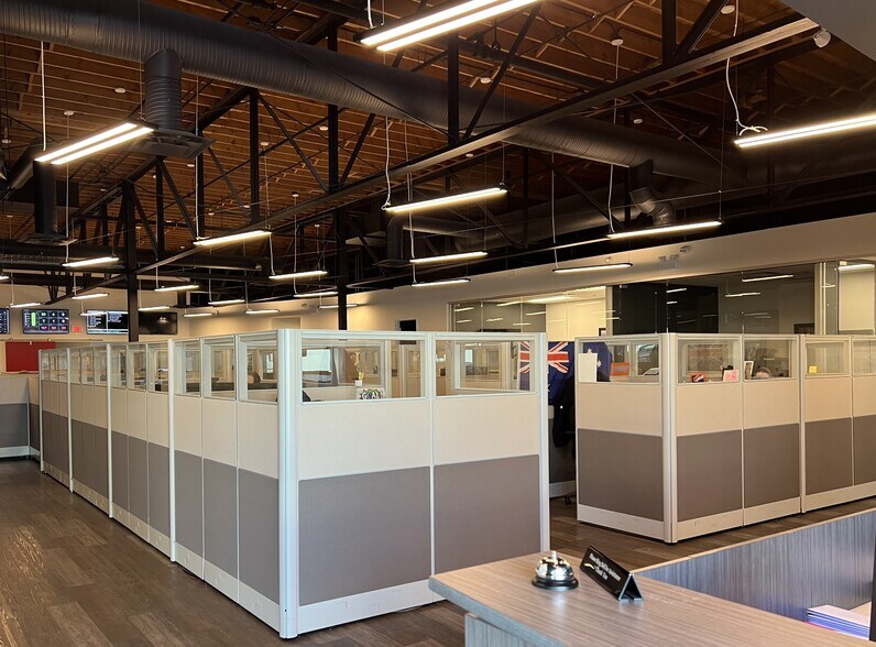 More Photos Of 10939 120th St NW, Edmonton General Retail For Lease