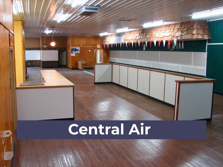 More Photos Of 311 W St. John St, Litchfield Sports And Entertainment For Sale