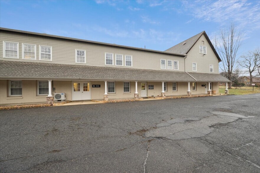 More Photos Of 10 Shawnee Dr, Watchung Medical For Lease