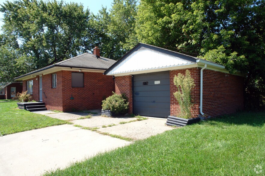 More Photos Of 31921-31965 Ryan Rd, Warren Land For Lease