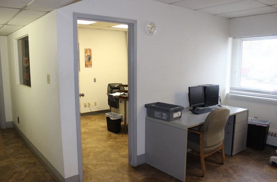 More Photos Of 10538 114th St NW, Edmonton Office For Sale