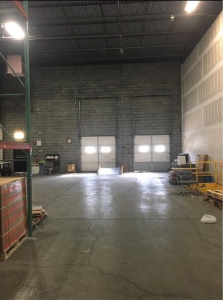 More Photos Of 1 S Corporate Dr, Riverdale Research And Development For Lease