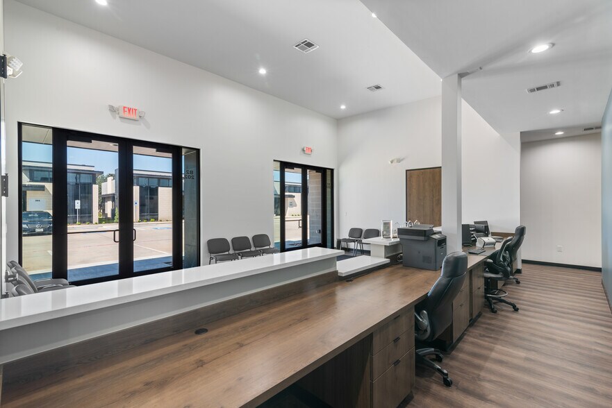 More Photos Of 7102 Tarrington Ave, Sugar Land Medical For Sale