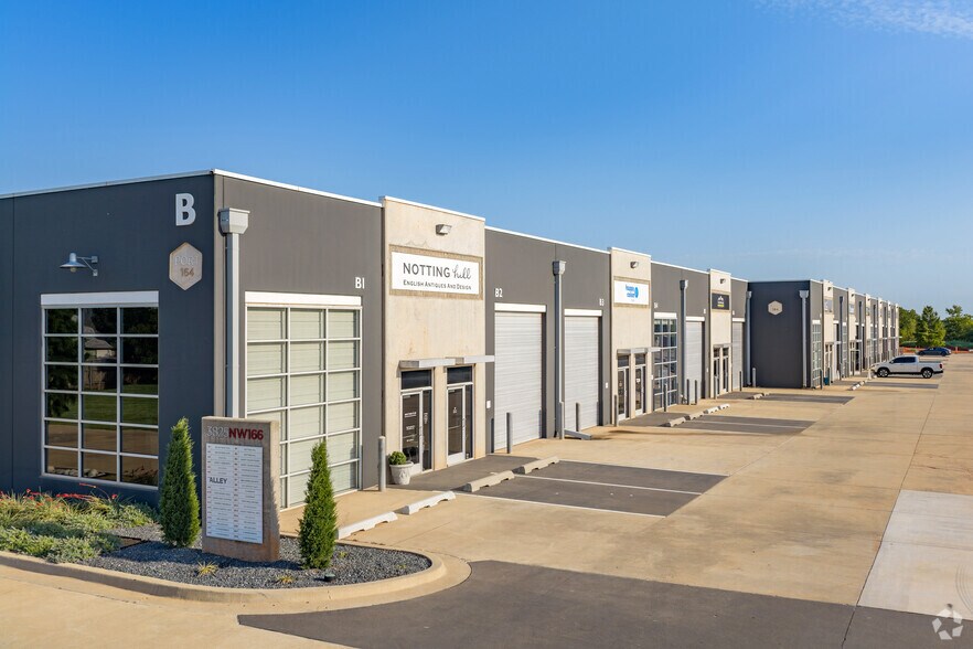 More Photos Of 3825 NW 166th St, Edmond Light Manufacturing For Lease