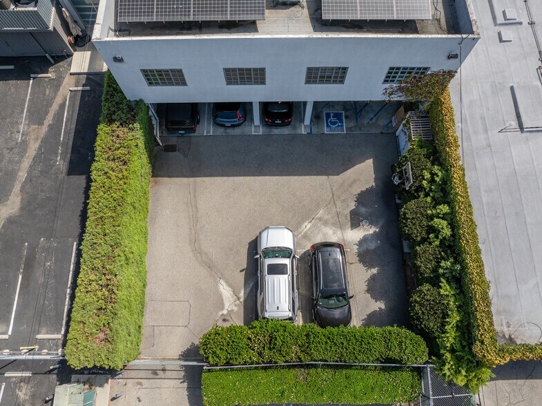 More Photos Of 1556 17th St, Santa Monica Office For Sale