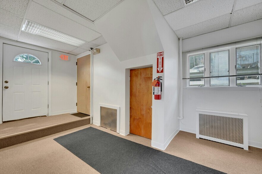 More Photos Of 5 Montague St, Yonkers Office For Lease