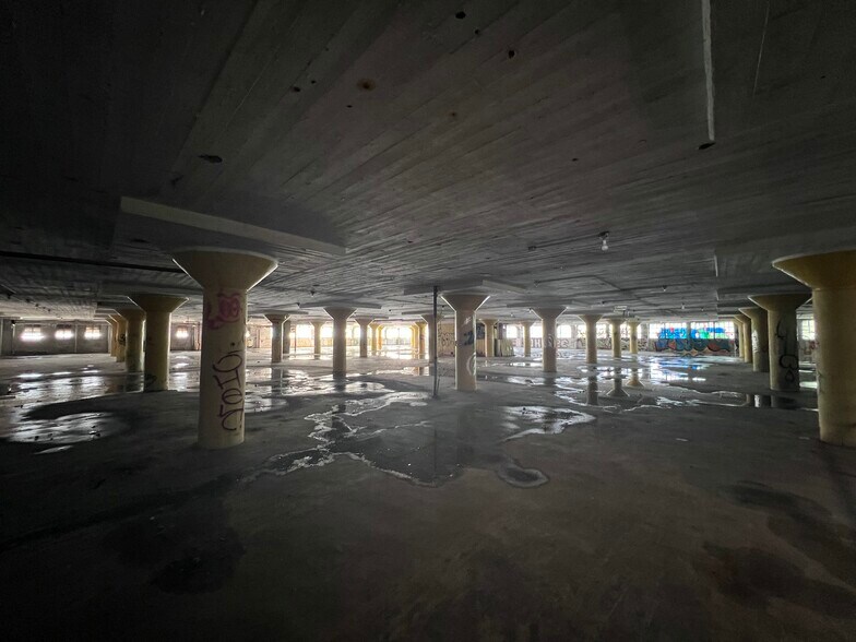 More Photos Of 690 Linden Ave, Memphis Warehouse For Sale