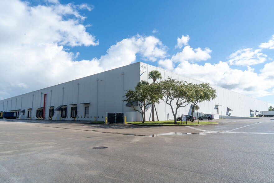 More Photos Of 6301 E 10th Ave, Hialeah Warehouse For Lease