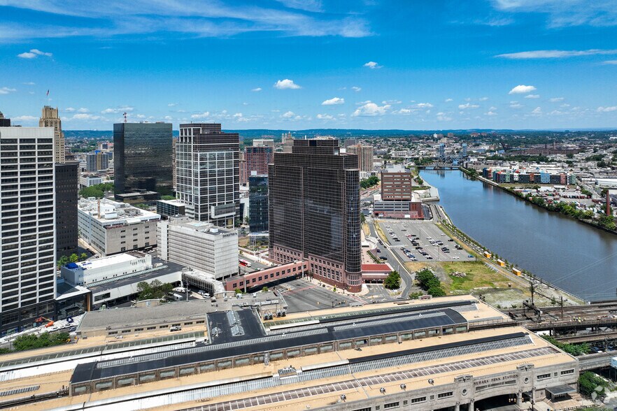 More Photos Of 1 Riverfront Plz, Newark Office For Lease