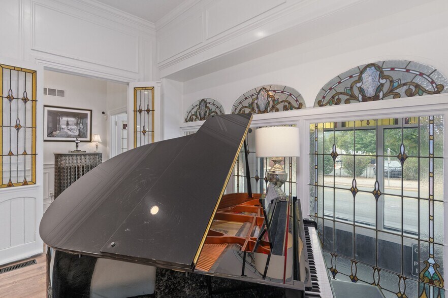 More Photos Of 11 E Philadelphia Ave, Boyertown Hospitality For Sale