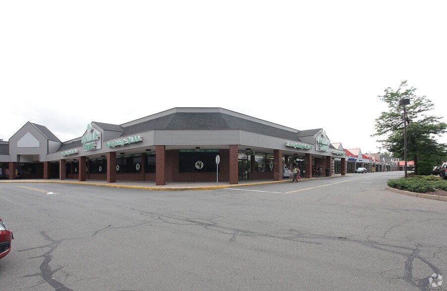 More Photos Of 412 Middle Tpke W, Manchester Unknown For Lease