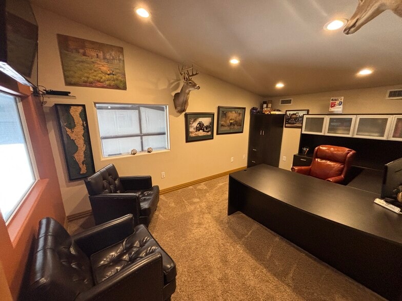 More Photos Of 2220 S Burleson Blvd, Burleson Warehouse For Sale