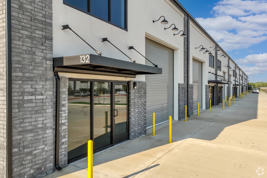 More Photos Of 120 Country View Dr, Roanoke Flex For Lease