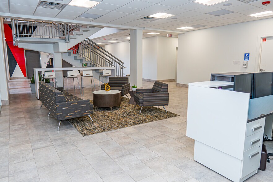 More Photos Of 3733 University Blvd W, Jacksonville Office For Lease