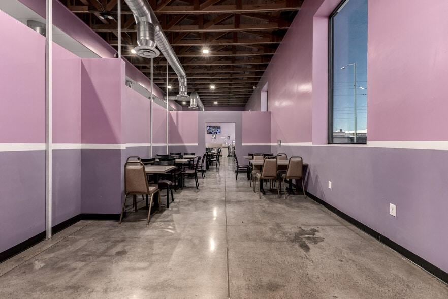 More Photos Of 2533 N 16th St, Phoenix Showroom For Sale