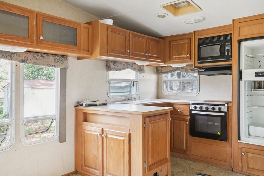 More Photos Of 4233 Gall Blvd, Zephyrhills Manufactured Housing Mobile Home Park For Sale