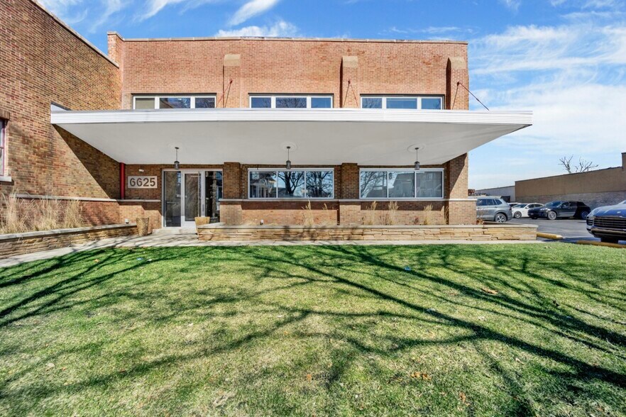 More Photos Of 6625 N Avondale Ave, Chicago Manufacturing For Lease