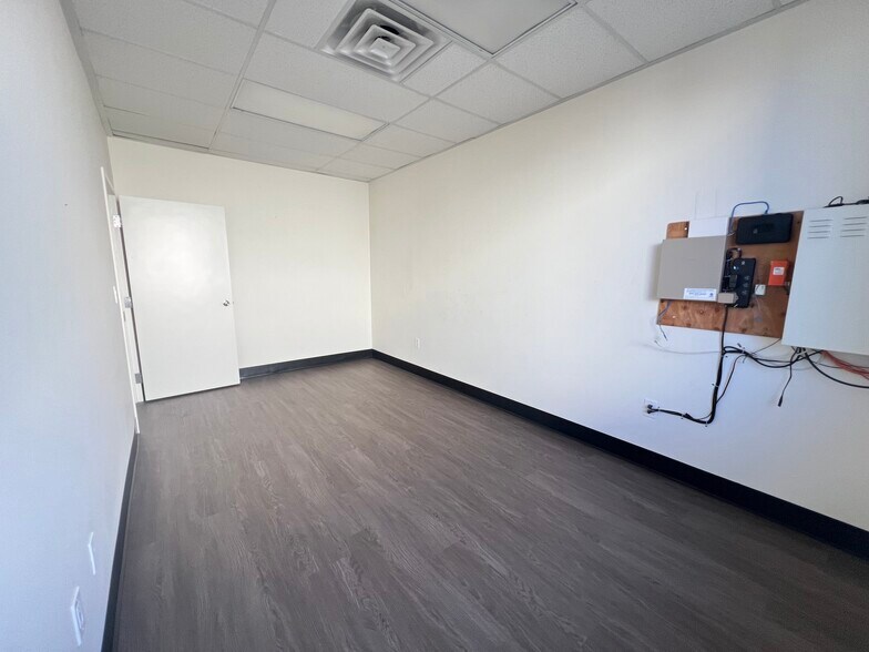 More Photos Of 4322 E Alexander Rd, Las Vegas Distribution For Lease