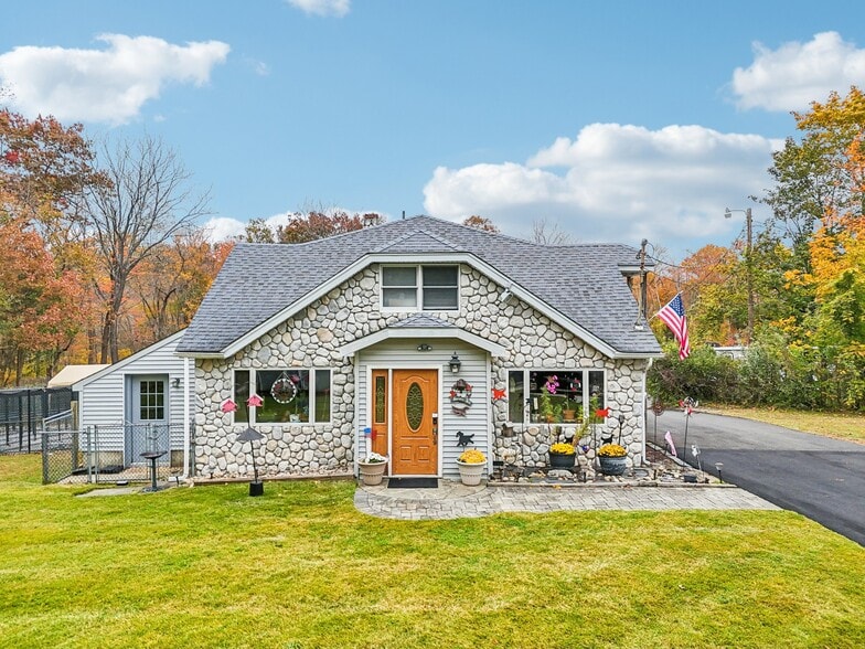 More Photos Of 170 S Hope Chapel Rd, Jackson Specialty For Sale