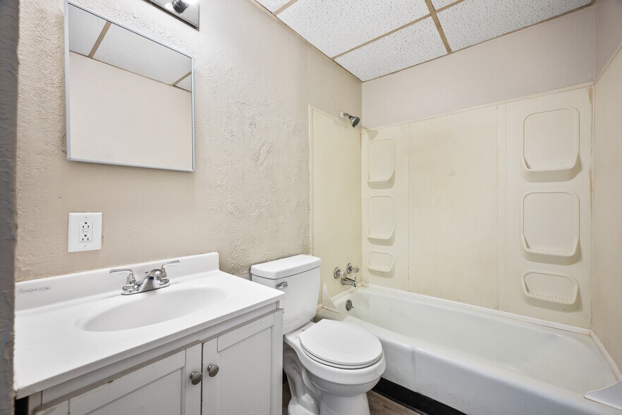 More Photos Of 1902 Sheridan Rd, Pekin Apartments For Sale