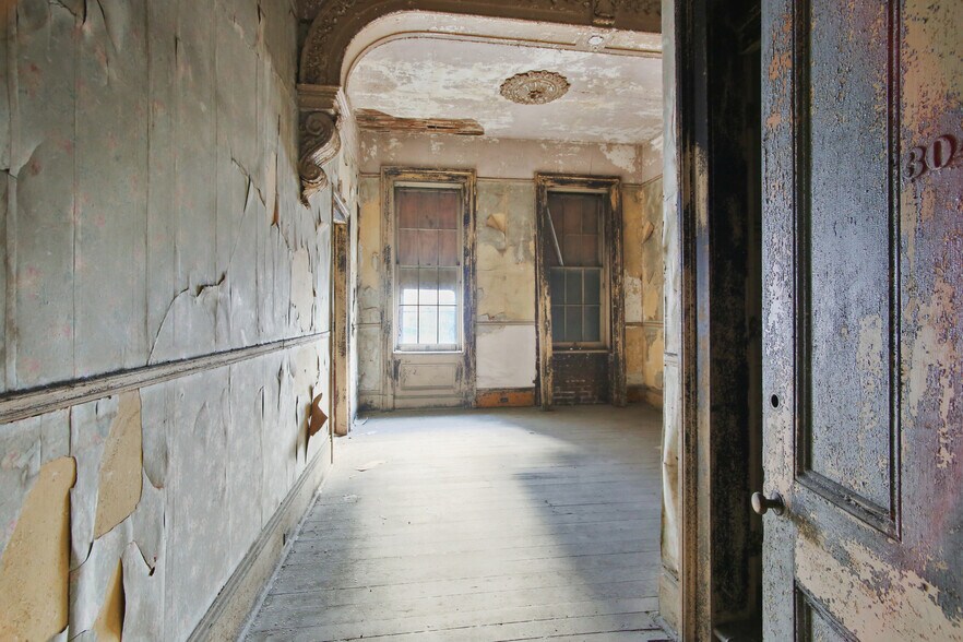 More Photos Of 121 Royal St, New Orleans Hotel For Sale