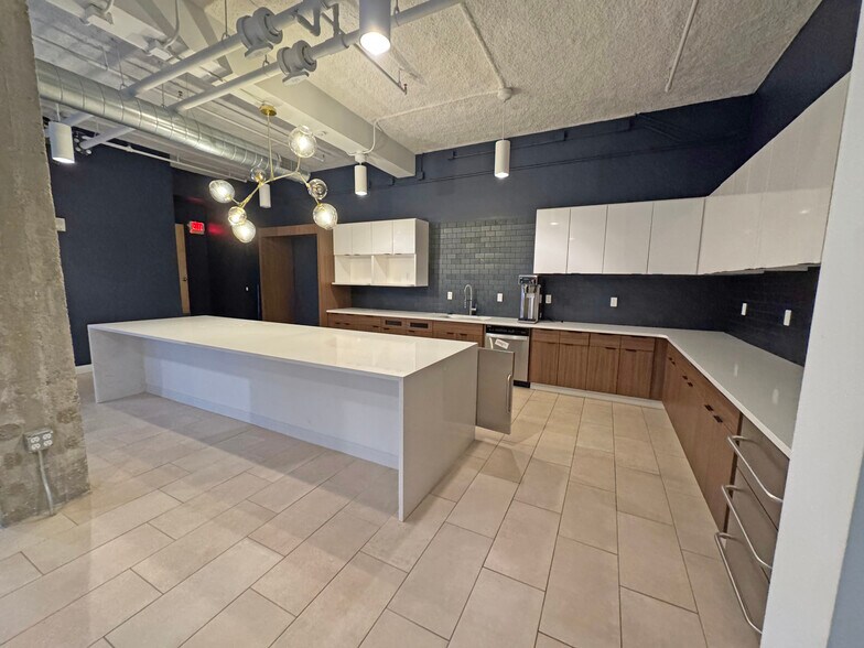 More Photos Of 89 Ionia Ave NW, Grand Rapids Office For Lease