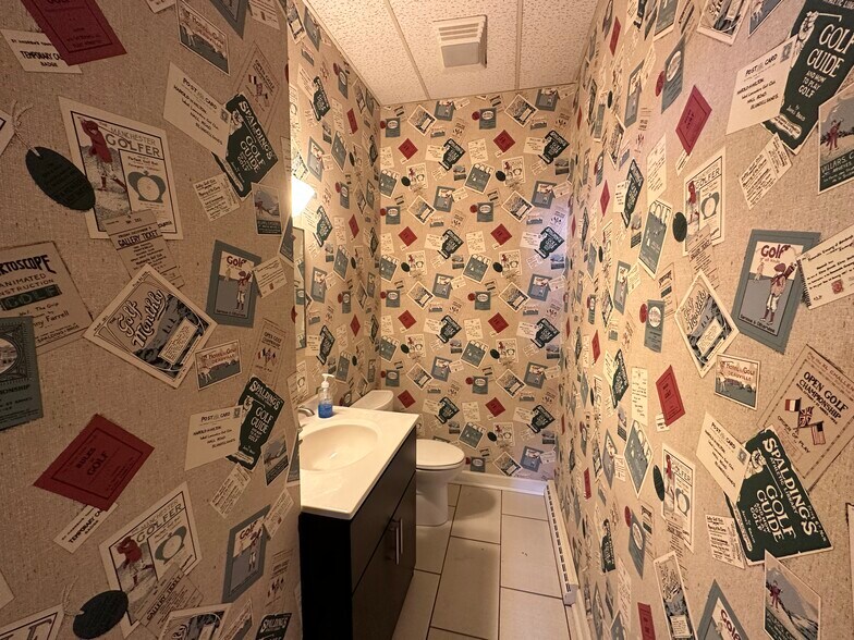 More Photos Of 8275 N 32nd St, Richland Office For Lease