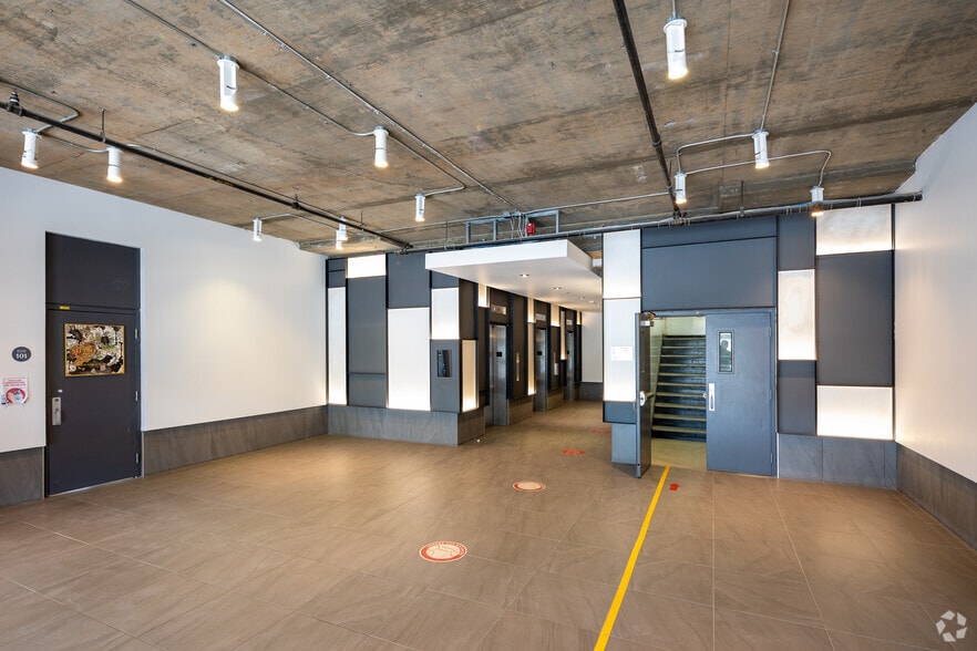 More Photos Of 9494 Boul Saint-Laurent, Montréal Industrial For Lease