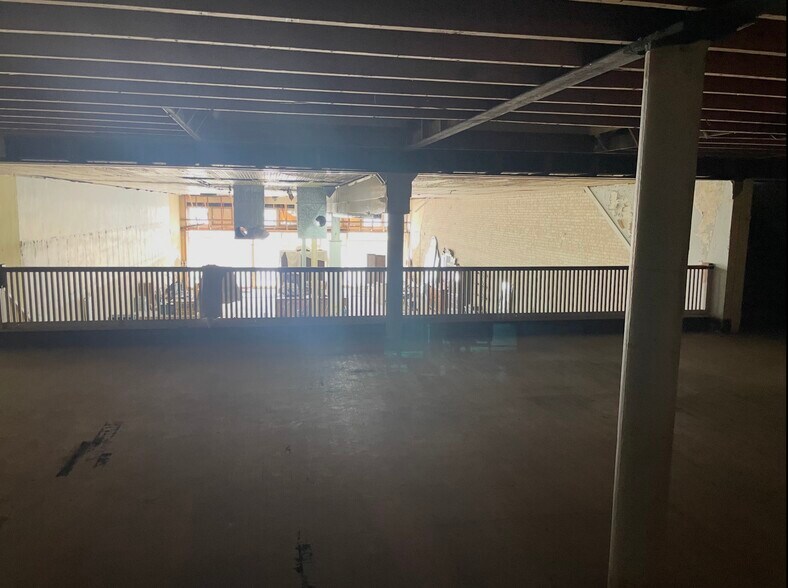 More Photos Of 419 Saint George St, Gonzales Storefront For Sale