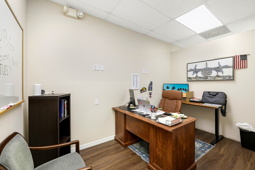 More Photos Of 1076 Business Ln, Naples Showroom For Sale