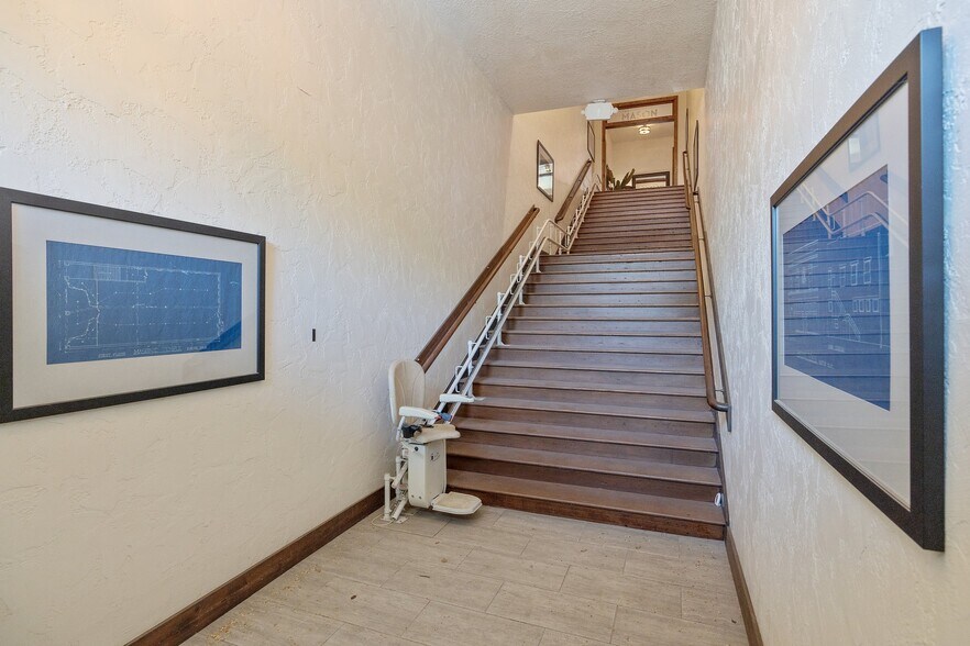 More Photos Of 128 S E St, Exeter Storefront For Sale