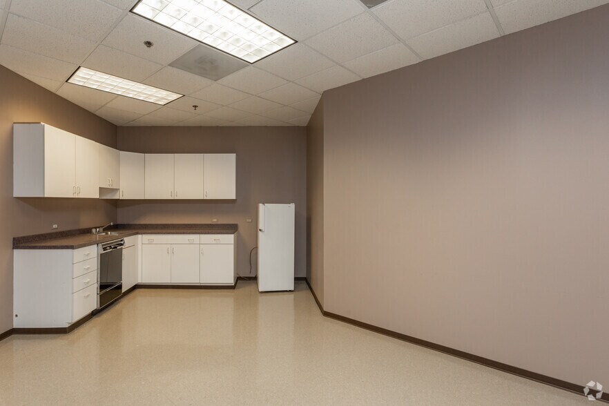 More Photos Of 1721 Moon Lake Blvd, Hoffman Estates Office For Lease