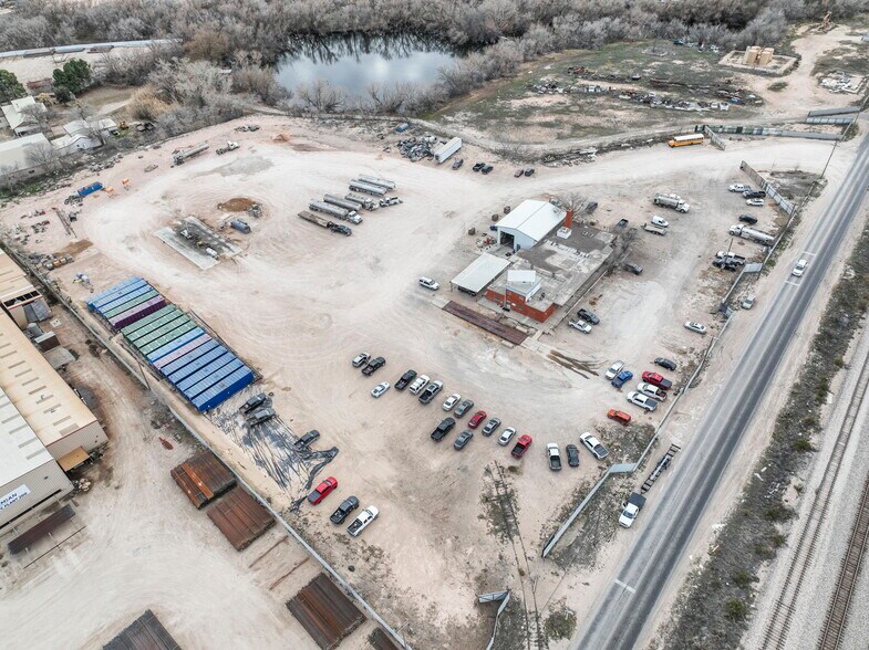 More Photos Of 2419 W Murphy St, Odessa Truck Terminal For Sale