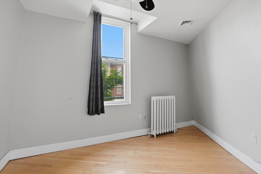 More Photos Of 1600 E Passyunk Ave, Philadelphia Storefront Retail Residential For Sale