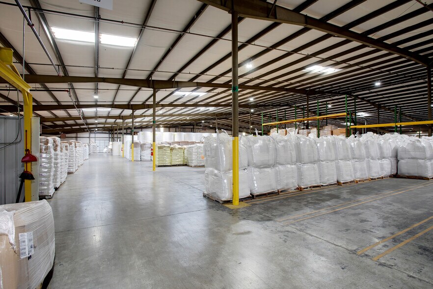 More Photos Of 112 Tennessee Blvd, Watertown Manufacturing For Sale