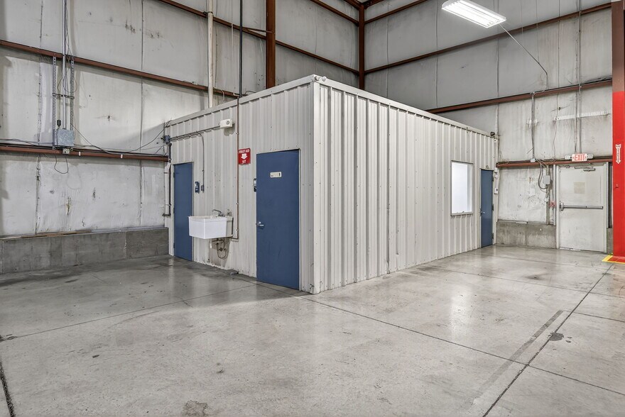 More Photos Of 1500 Dismuke Dr, Farmington Distribution For Sale