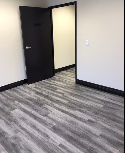 More Photos Of 1415 E 17th St, Santa Ana Office For Lease