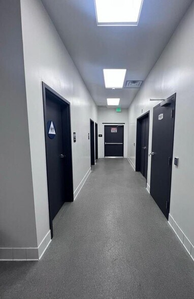 More Photos Of 1100 E 14th Pl, Los Angeles Warehouse For Lease