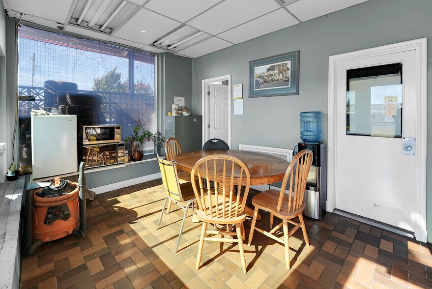 More Photos Of 6499 Lundys Ln, Niagara Falls Auto Repair For Sale