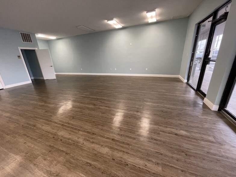 More Photos Of 970 N Cocoa Blvd, Cocoa Storefront For Sale