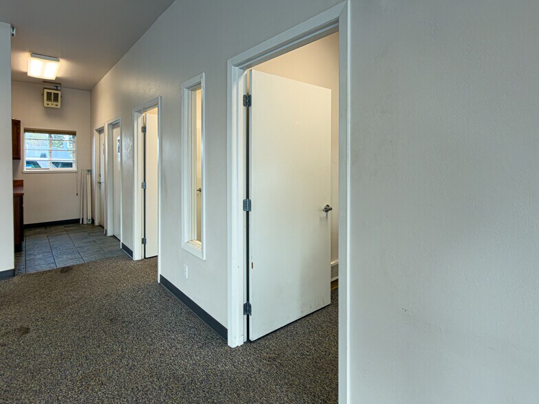 More Photos Of 805 US-101, Bandon General Retail For Sale