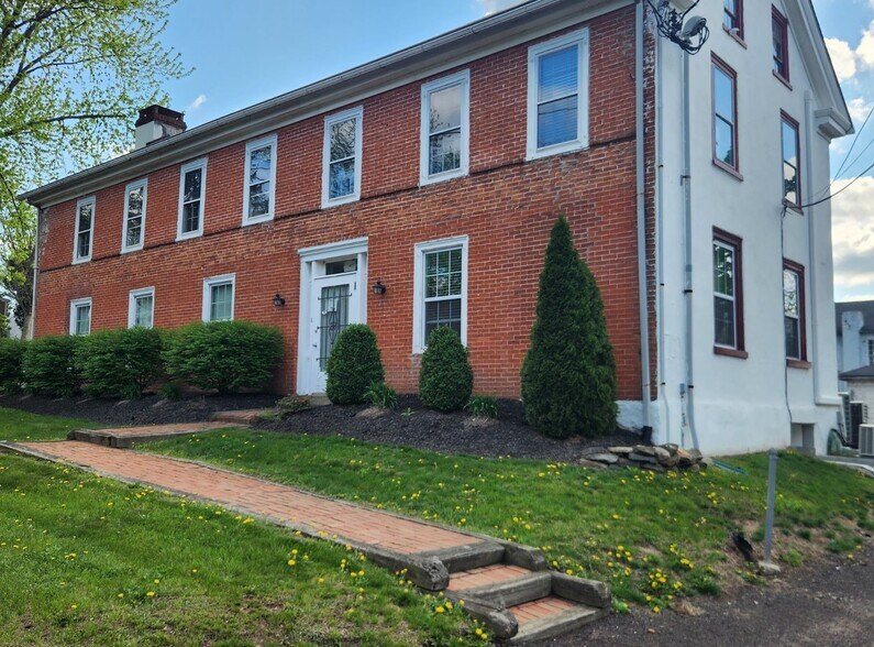 More Photos Of 46 Hilltown Pike, Line Lexington Office For Sale