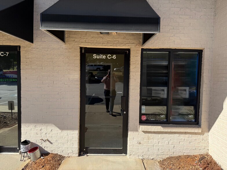 More Photos Of 319 Garlington Rd, Greenville Light Manufacturing For Lease