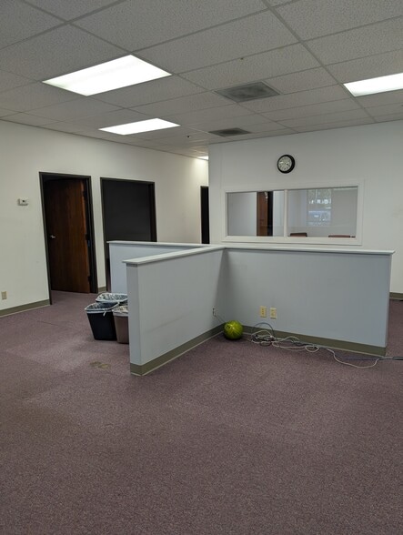 More Photos Of 255 W Foothill Blvd, Upland Office Residential For Lease