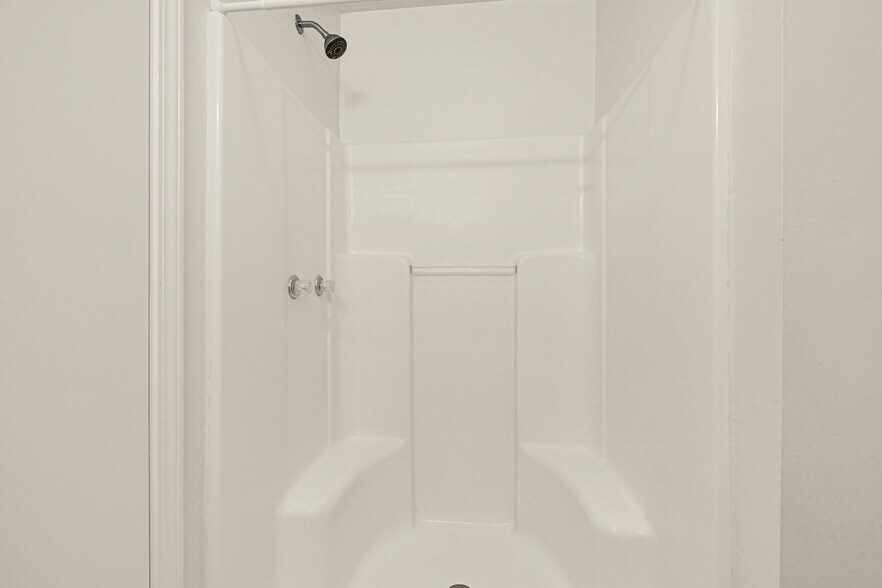 More Photos Of 2000 Cedar Dr, La Marque Freestanding For Sale