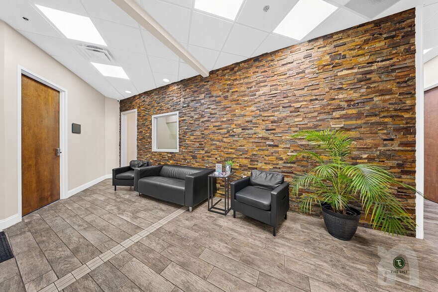 More Photos Of 7362 Futures Dr, Orlando Coworking Space